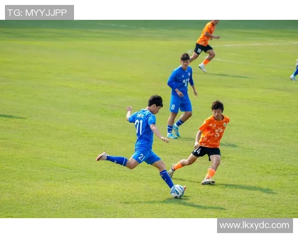 足球明星精彩瞬间卸球特写图片展示与解析 足球明星精彩瞬间卸球特写图片展示与解析