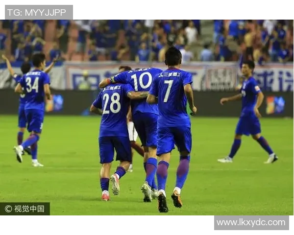 足球明星背后的爱情代价与荣耀交织的心路历程 足球明星背后的爱情代价与荣耀交织的心路历程