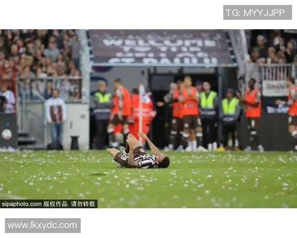 足球明星罚球事件背后的真实故事与内幕揭秘