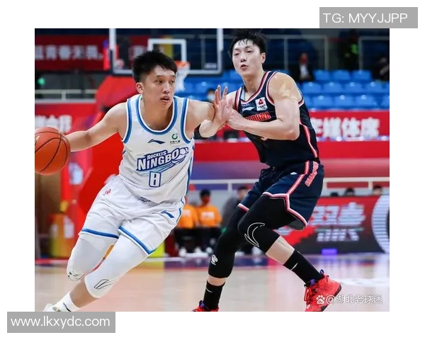 重庆足球队强势领跑冠军赛积分榜以52分稳居第一位置