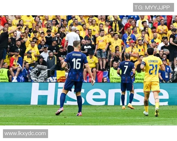 足球明星转身瞬间的精彩瞬间图集展现他们的魅力与风采 足球明星转身瞬间的精彩瞬间图集展现他们的魅力与风采